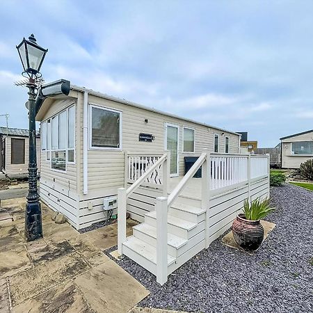 Hotel Lovely 6 Berth Caravan With Decking And Wifi In Kent, Ref 47017C Whitstable Exterior foto