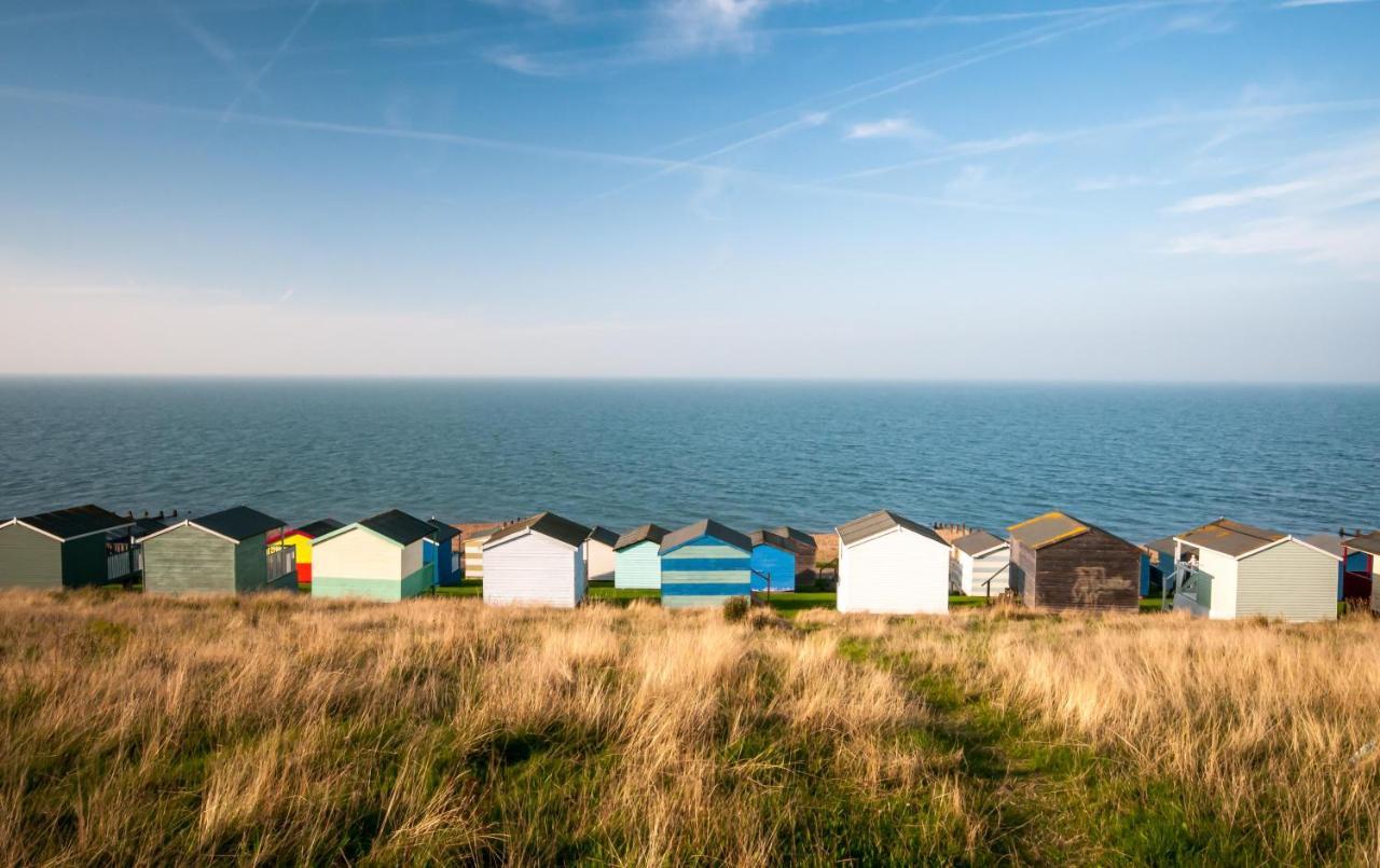 Hotel Lovely 6 Berth Caravan With Decking And Wifi In Kent, Ref 47017C Whitstable Exterior foto