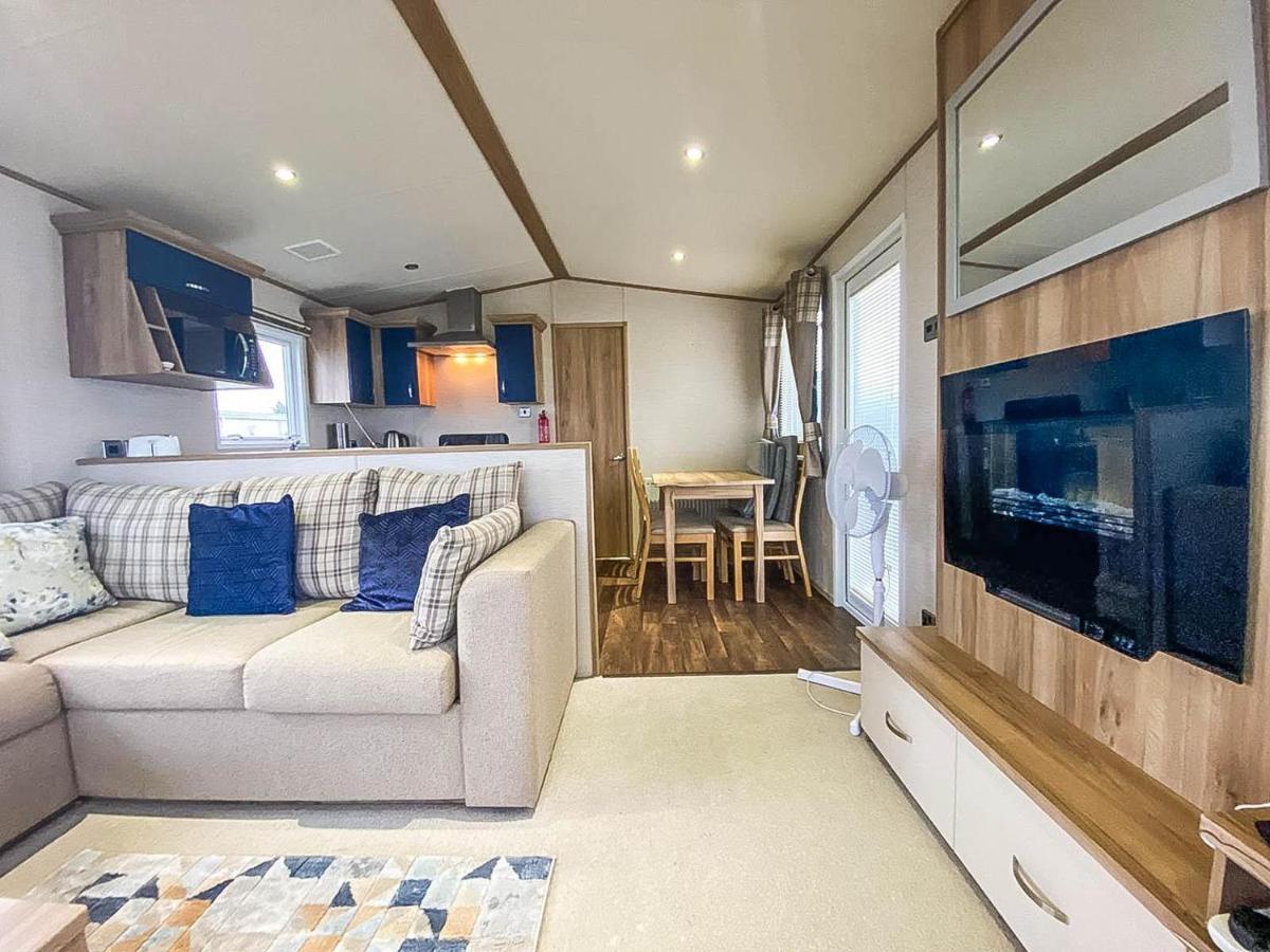 Hotel Lovely 6 Berth Caravan With Decking And Wifi In Kent, Ref 47017C Whitstable Exterior foto