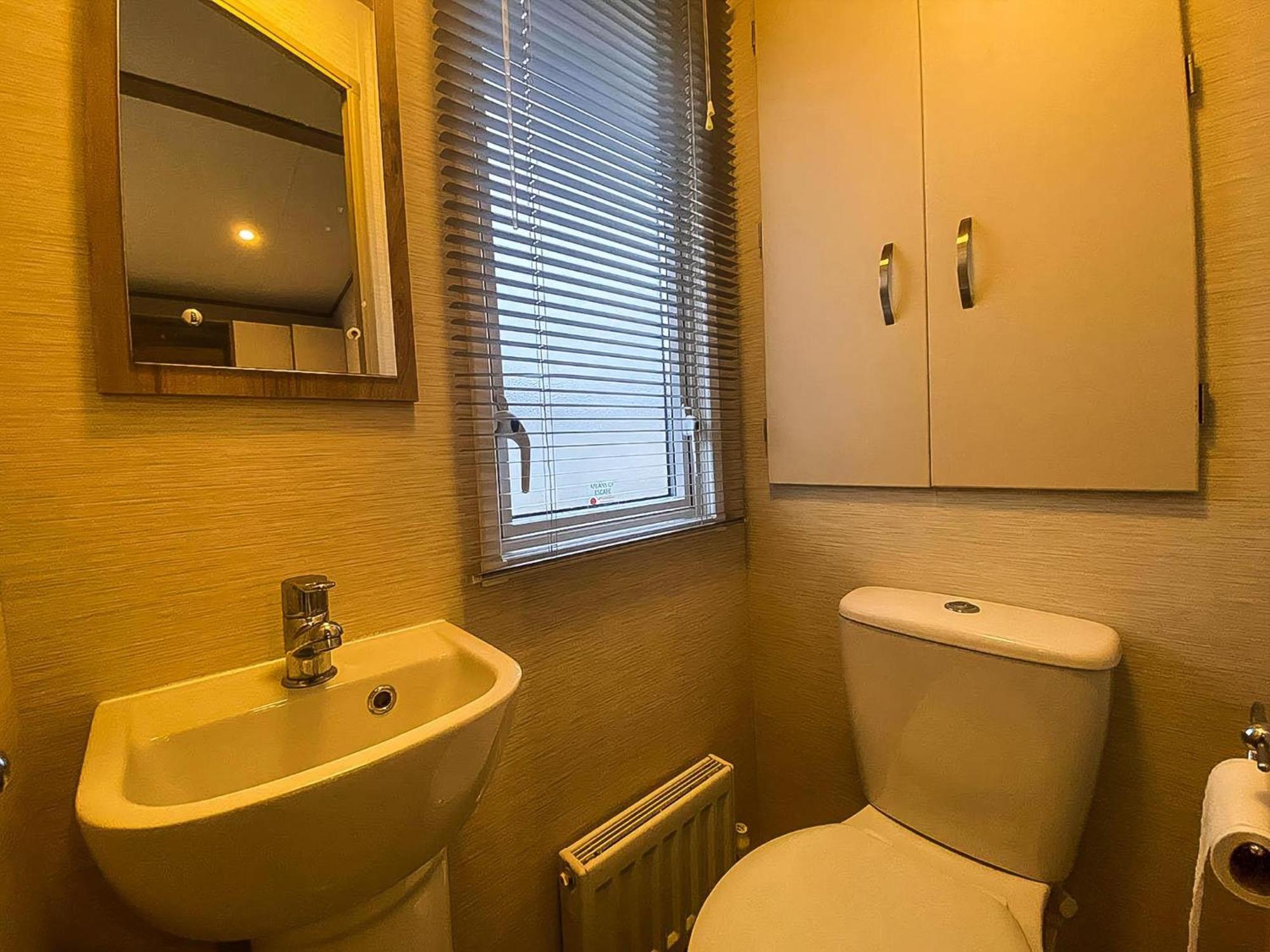 Hotel Lovely 6 Berth Caravan With Decking And Wifi In Kent, Ref 47017C Whitstable Exterior foto